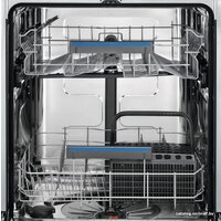 Встраиваемая посудомоечная машина Electrolux EES47300IX фото-2